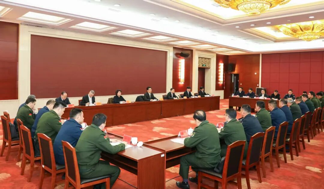 我市召开党政军领导新春座谈会